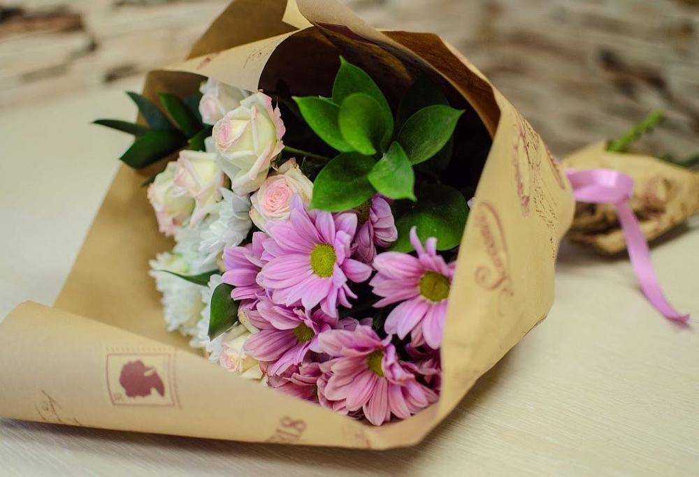 Букет цветов из: Розы и Хризантемы в Калаче