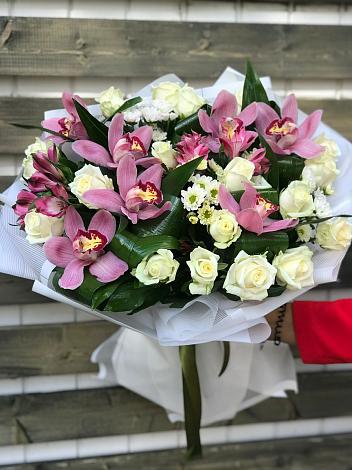Букет цветов из: Розы и Хризантемы в Калаче