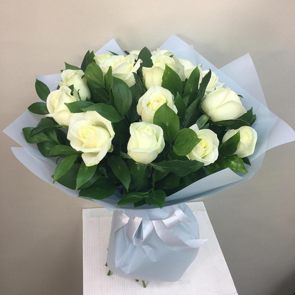 Букет 15 Белых роз Проуд в Калаче