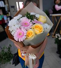 Букет цветов из:  Герберы, Розы и Хризантемы в Калаче
