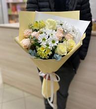 Букет цветов из:  Альстромерии, Розы и Хризантемы в Калаче