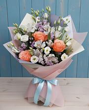 Букет цветов из:  Лизиантусы, Розы, Альстромерии и Гипсофила в Калаче