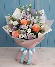 Букет цветов из:  Лизиантусы, Розы, Альстромерии и Гипсофила в Калаче