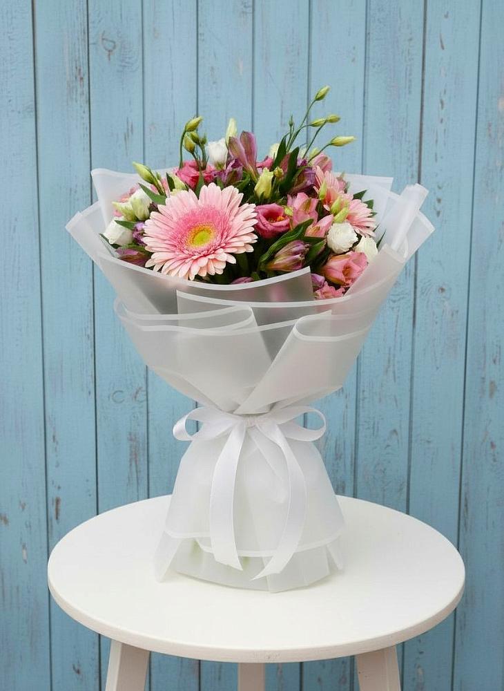 Букет цветов из: Герберы, Альстромерии и Лизиантусы в Калаче