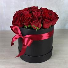 Цветочная композиция из Розы в шляпной коробке в Калаче