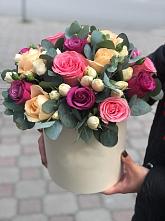 Цветочная композиция из Розы в шляпной коробке в Калаче
